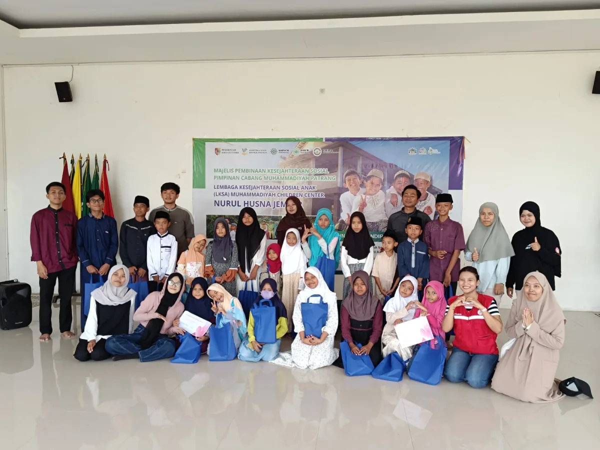Relawan Gesit Chapter Jember Salurkan Paket Sekolah untuk Anak Binaan LKSA Nurul Husna Jember